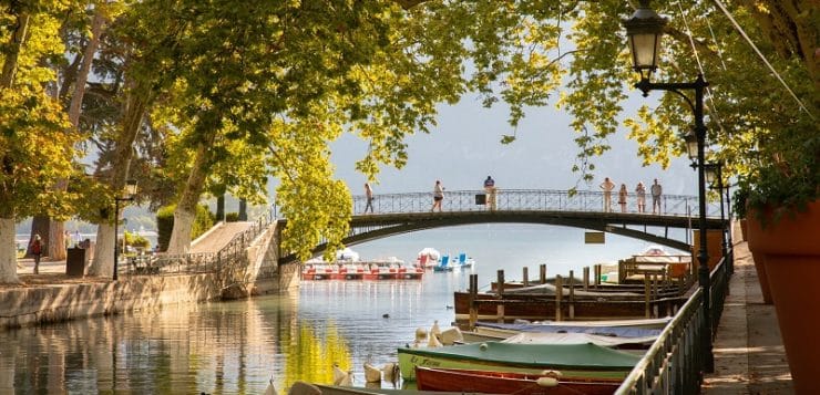 Découvrez l'histoire et les origines du pont des amours d'annecy