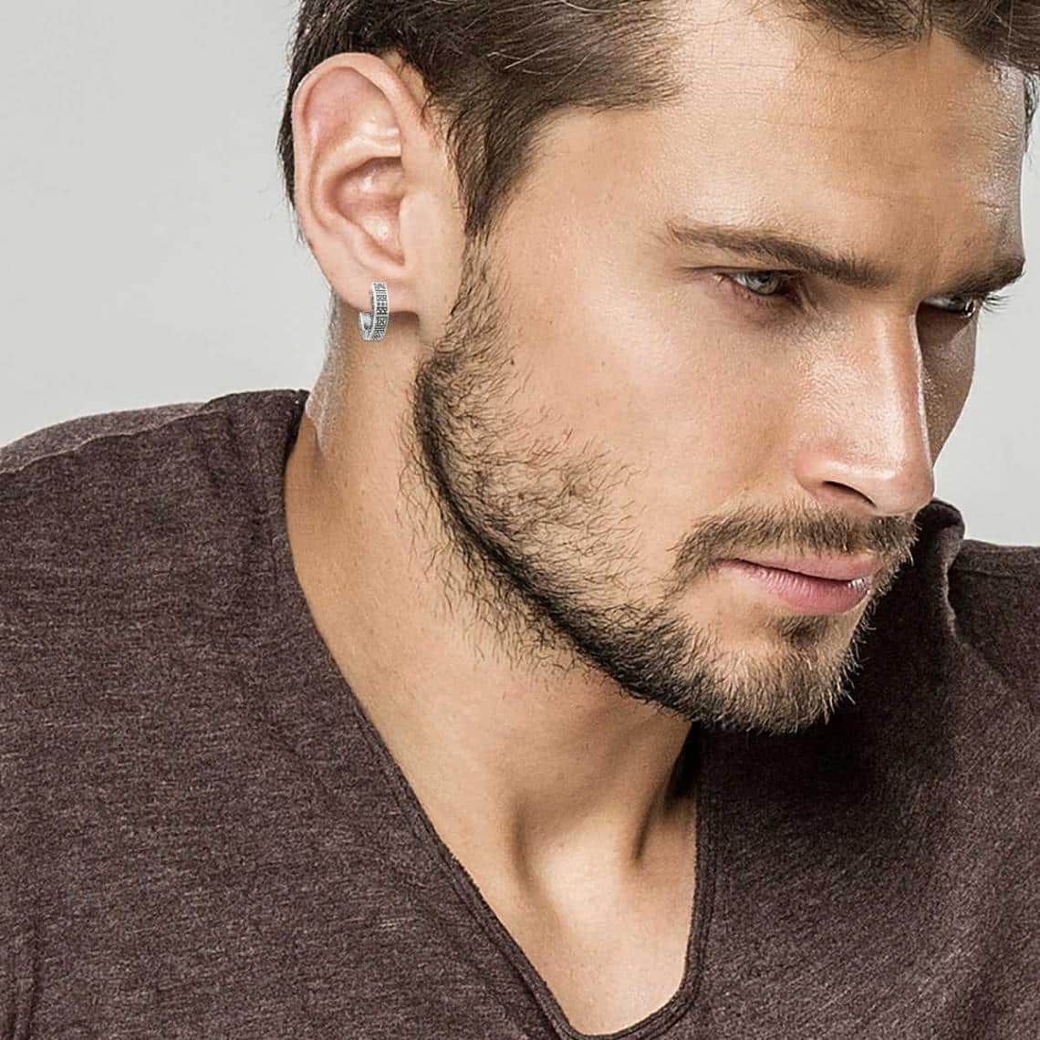 Quelle boucle d’oreille pour homme choisir ? Secrets d’Hommes