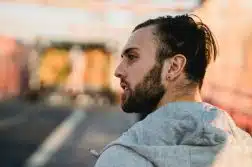 Quelle boucle d’oreille pour homme choisir