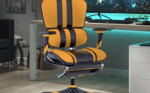 une chaise gaming noir et jaune
