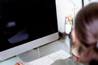 Teletravail : quelle configuration d'écran choisir pour un confort optimal ?